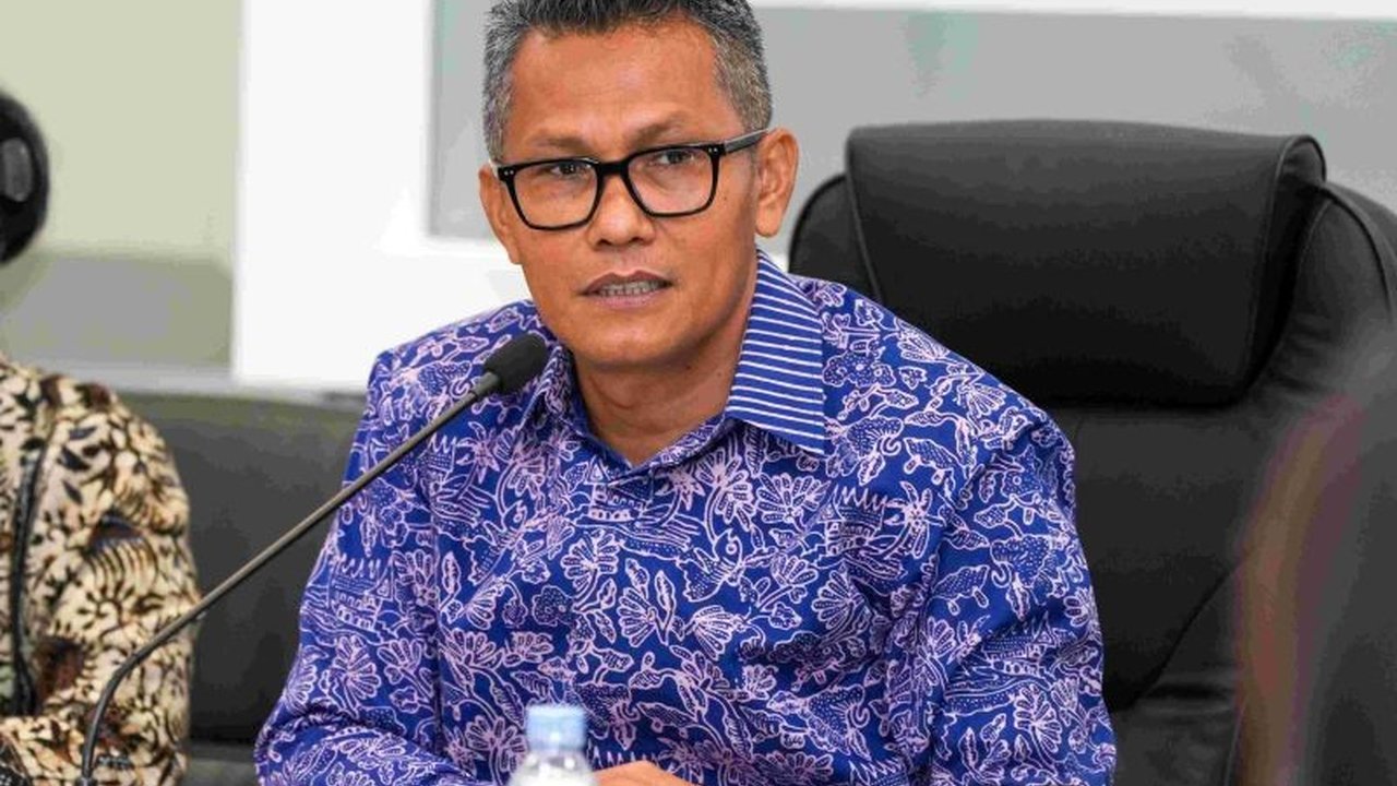 Penurunan Purchasing Manager's Index (PMI) manufaktur Indonesia pada April 2025 menjadi 46,7 disebabkan oleh dinamika tarif AS dan membanjirnya produk impor.
