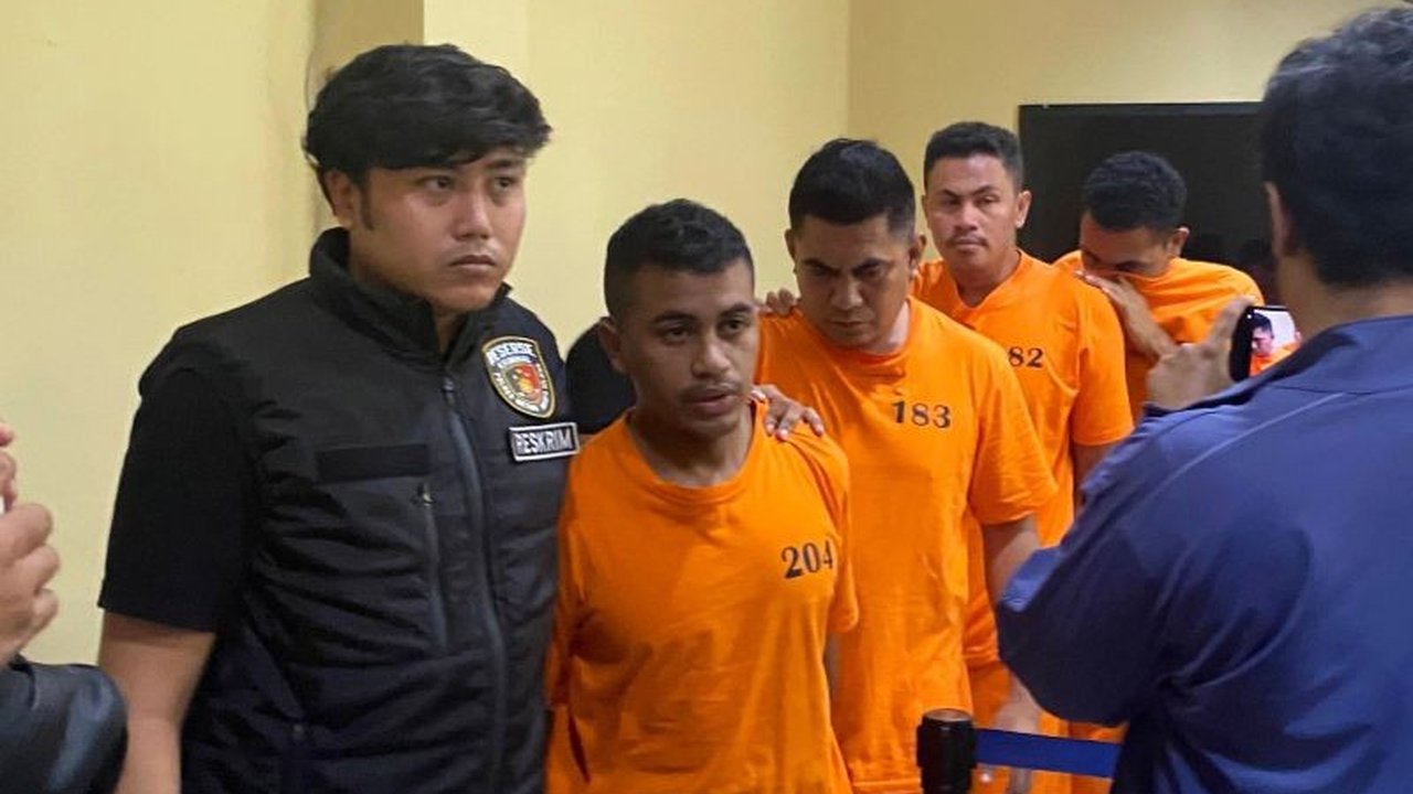 Sepuluh orang dari sebuah jasa pengamanan ditangkap polisi terkait kericuhan perebutan lahan di Kemang Raya, Jakarta Selatan, dengan ancaman hukuman penjara puluhan tahun.