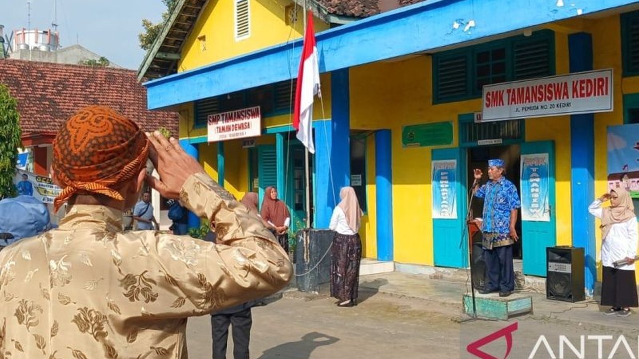 Seni Budaya Kediri Meriahkan Hardiknas 2025: Upacara Bahasa Jawa dan Pentas Tradisional