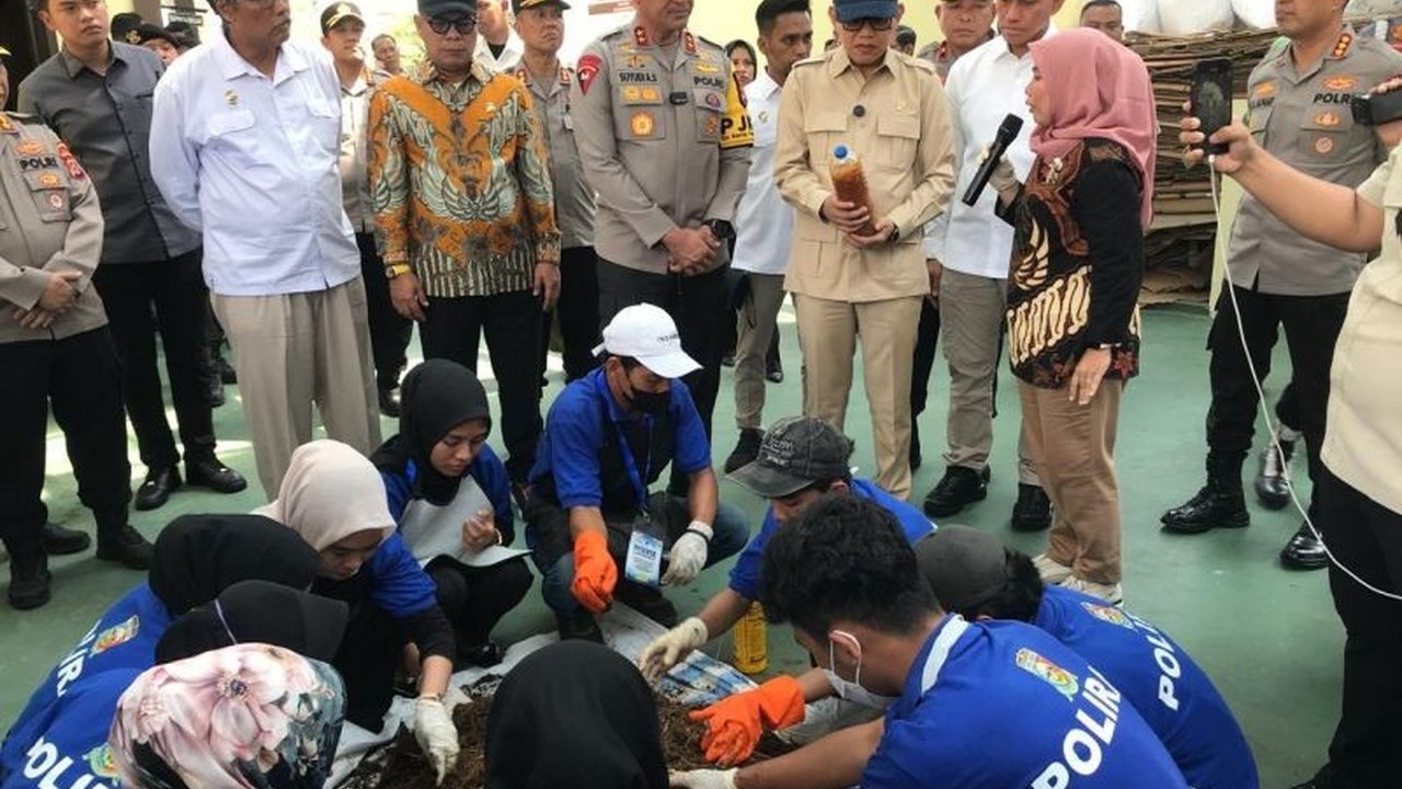 Menteri P2MI, Abdul Kadir Karding, mengingatkan pentingnya jalur resmi bagi PMI yang ingin bekerja di luar negeri guna mencegah eksploitasi dan TPPO, serta mendorong peningkatan pelatihan vokasi.