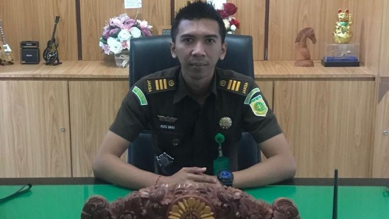 Kejaksaan Negeri Lombok Timur resmi melakukan penyidikan kasus dugaan korupsi proyek pengadaan peralatan TIK senilai Rp32 miliar di Dinas Pendidikan dan Kebudayaan Lombok Timur, yang diduga melanggar aturan pengadaan barang dan mengarah pada penyedia tert