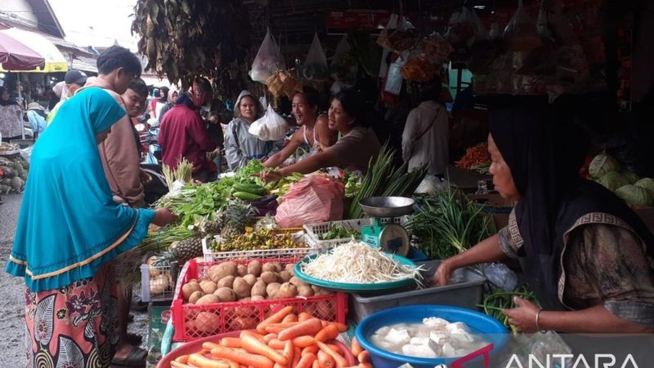 Dinas Koperasi Belitung mencatat stok beras mencapai 2.557 ton, cukup untuk memenuhi kebutuhan masyarakat selama tiga bulan ke depan, termasuk menjelang Idul Adha 1446 H.