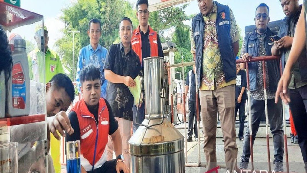 Inspeksi mendadak Pertamina dan Polda Kalsel di SPBU Martapura dan Banjarbaru memastikan kualitas dan kuantitas BBM aman dari kontaminasi dan sesuai standar.