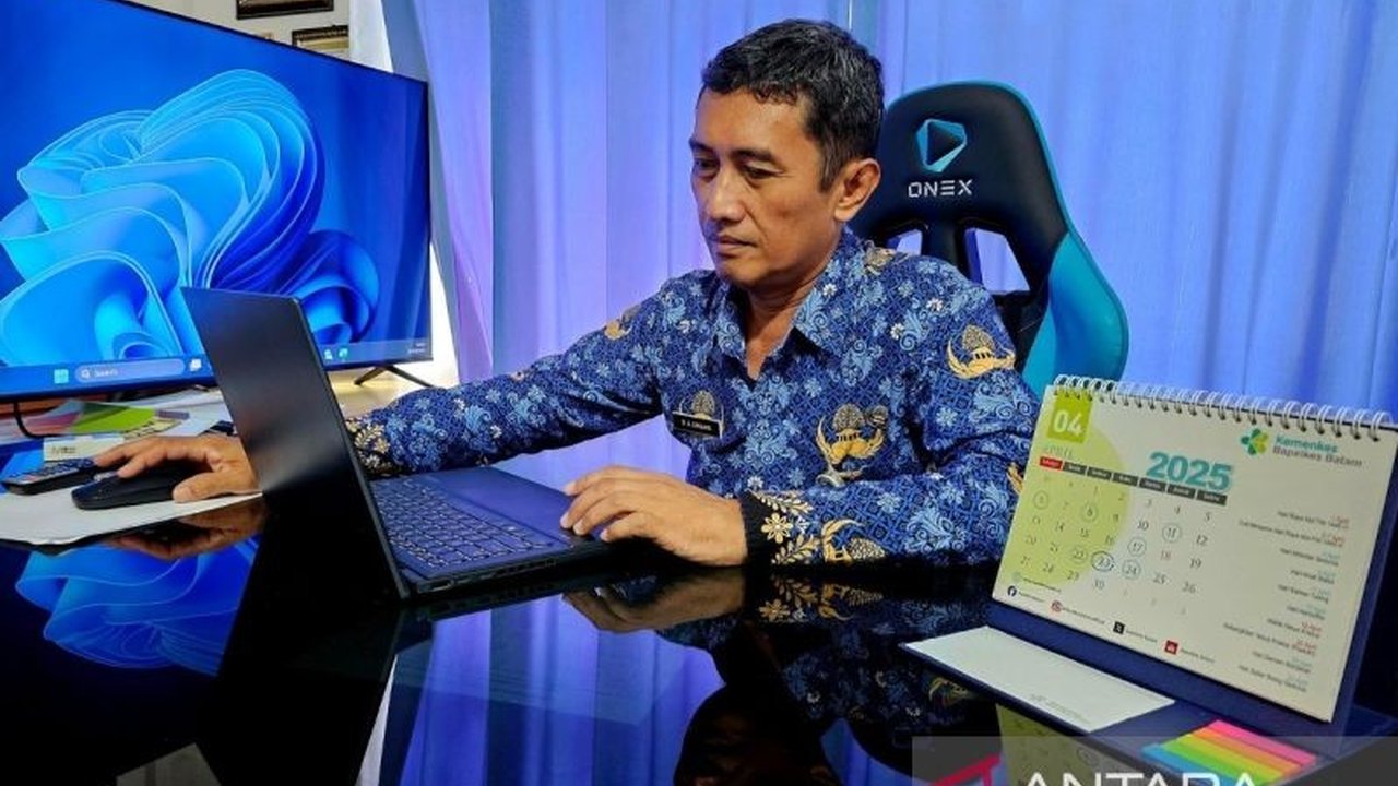 Pemkab Natuna percepat pengangkatan CPNS dan PPPK formasi 2024, ditargetkan akhir Mei 2025, lebih cepat dari jadwal pemerintah pusat.