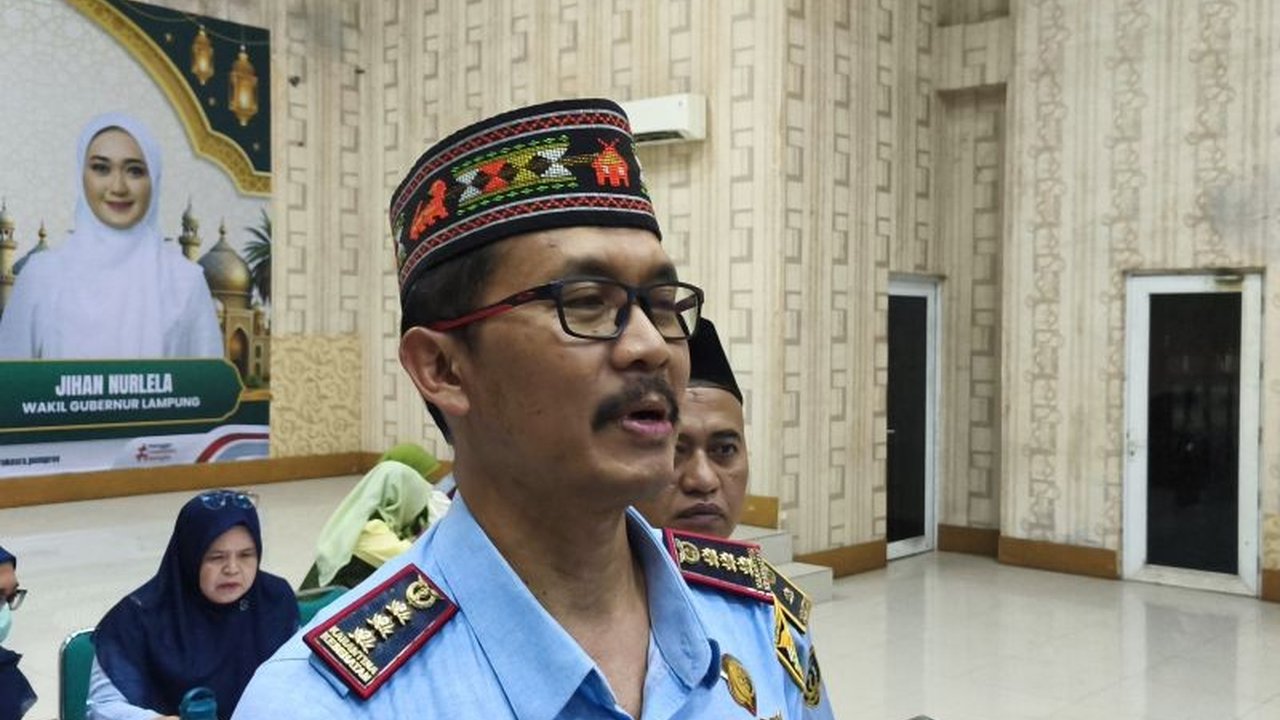 Balai Karantina Kesehatan Pelabuhan Panjang menjamin keamanan pangan jamaah haji di Asrama Haji Lampung melalui berbagai upaya, termasuk sanitasi, pengendalian vektor, dan pelatihan katering.