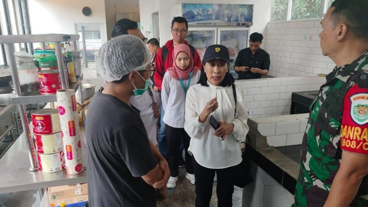 Pemkot Bandung meningkatkan pengawasan Program Makan Bergizi Gratis (MBG) setelah ratusan siswa SMP Negeri 35 Bandung mengalami keracunan massal usai mengonsumsi makanan program tersebut.