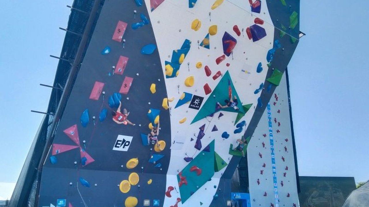 Timnas Panjat Tebing Indonesia mewaspadai China, Jepang, Polandia, dan Austria di Piala Dunia Panjat Tebing 2025 di Bali, dengan target dua medali dan peningkatan peringkat dunia.