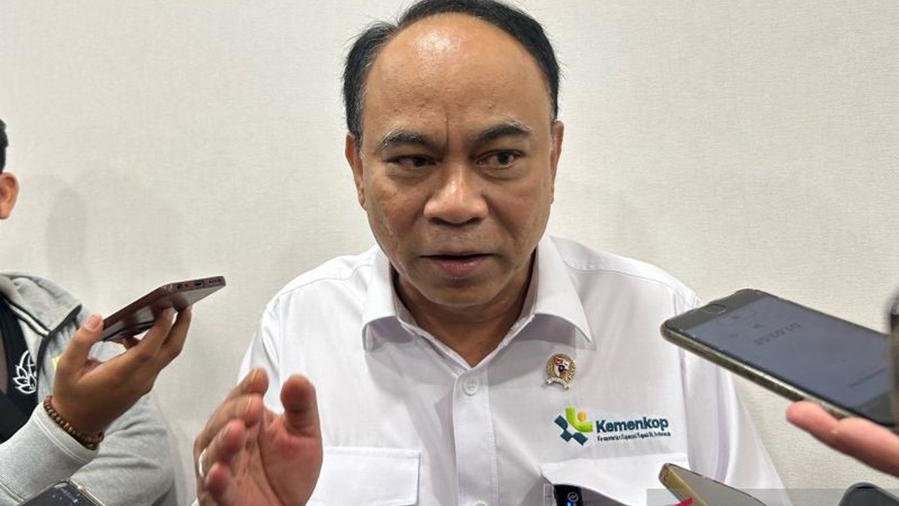 Menteri Koperasi memprediksi Kopdes Merah Putih akan meraih keuntungan hingga Rp1 miliar per tahun, didorong oleh penyaluran barang bersubsidi dan berbagai unit bisnis.