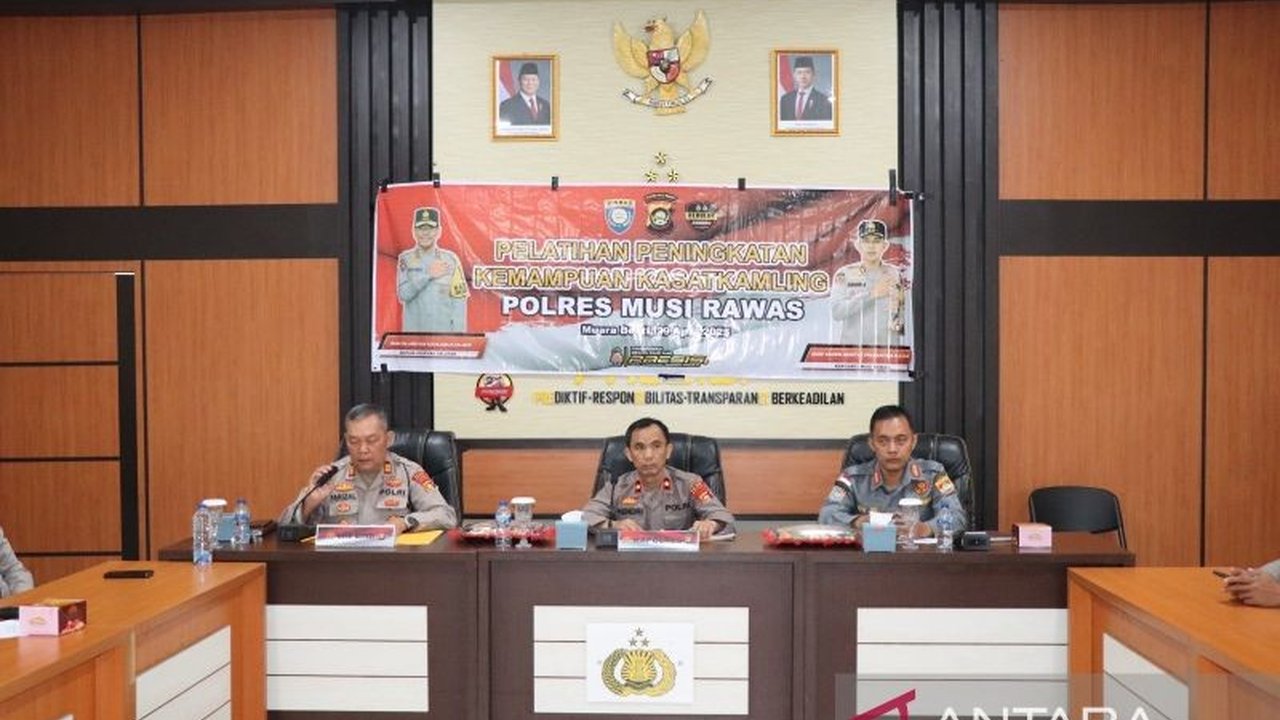 Polres Musi Rawas menggelar pelatihan pengamanan bagi Kasatkamling untuk meningkatkan kemampuan mereka dalam menjaga keamanan dan ketertiban masyarakat di Kabupaten Musi Rawas, Sumatera Selatan.