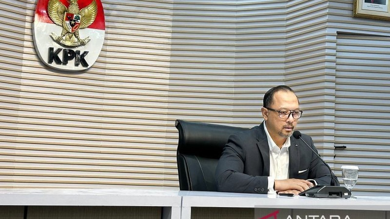 KPK memanggil mantan Cawawali Bandar Lampung, Aryodhia Febriansyah, dan dua pensiunan lainnya sebagai saksi dalam kasus dugaan korupsi pengadaan lahan proyek Jalan Tol Trans-Sumatera (JTTS) tahun 2018-2020.