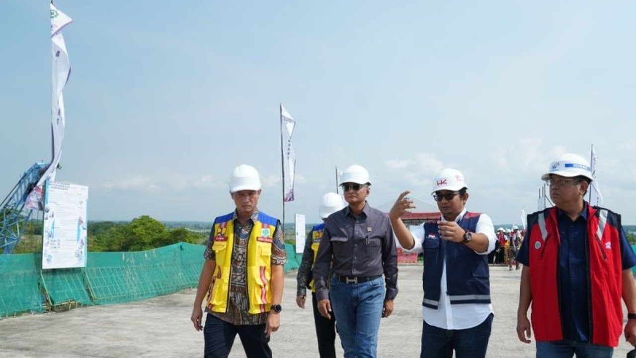 Menteri PU memberikan dukungan penuh percepatan pembangunan Jalan Tol Trans Sumatera (JTTS) Tahap II ruas Palembang-Betung yang ditargetkan rampung pada tahun 2026, dengan progres konstruksi telah mencapai 56,15 persen.