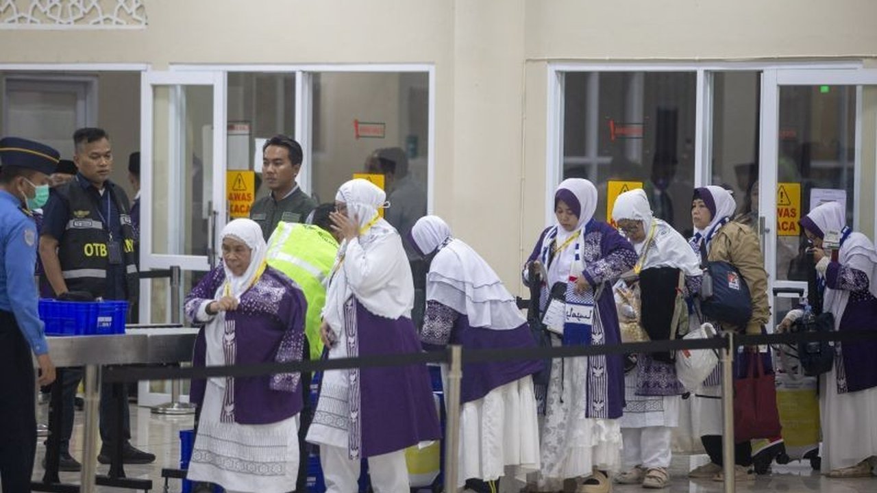 Klinik Kesehatan Haji Indonesia (KKHI) Madinah mengimbau jamaah haji untuk menjaga kesehatan dengan istirahat cukup, terhidrasi, dan melindungi diri dari cuaca panas ekstrem jelang puncak ibadah haji 2025.