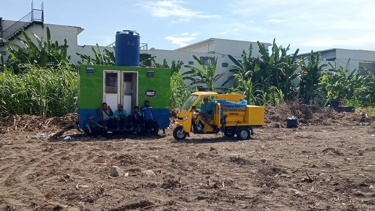 Pemerintah Kota Mataram menyediakan layanan toilet portabel gratis untuk masyarakat, pemerintah, swasta, dan lembaga kemasyarakatan, guna mengatasi terbatasnya fasilitas toilet permanen di berbagai lokasi.