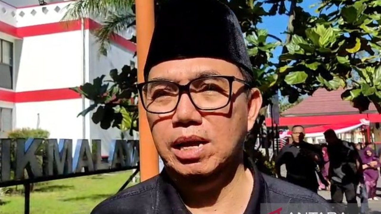 Dinas Kesehatan Kabupaten Tasikmalaya menangani 25 pelajar SD dan SMP yang diduga keracunan makanan setelah menyantap makanan dari sekolah; sampel makanan telah diambil untuk uji laboratorium.