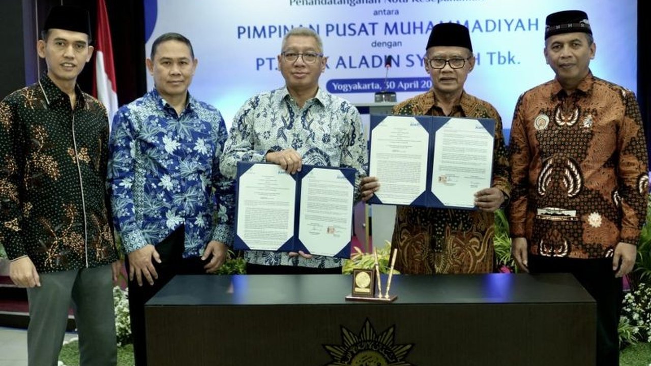 Bank Aladin Syariah dan Muhammadiyah resmi menjalin kerja sama untuk memperkuat ekosistem keuangan syariah di Indonesia melalui edukasi digital, pemberdayaan UMKM, dan beasiswa bagi mahasiswa.