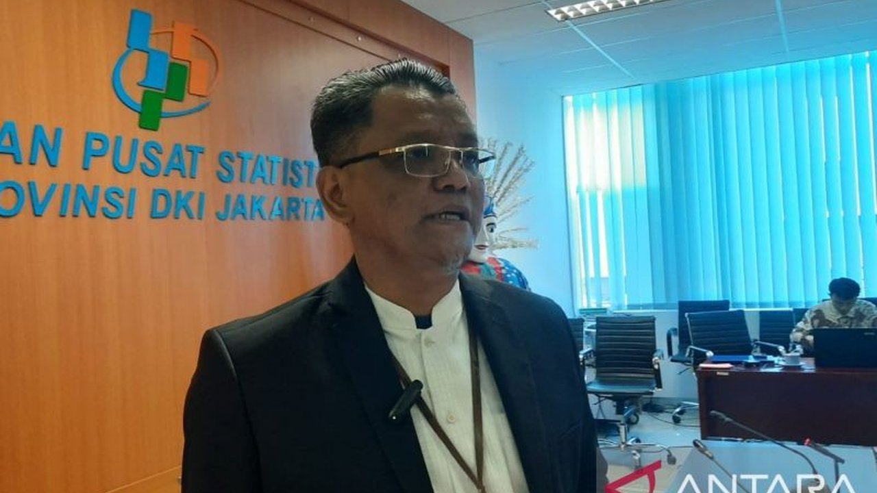 Inflasi tahunan Jakarta mencapai 2,21 persen pada April 2025, tertinggi di Pulau Jawa, didorong kenaikan tarif air minum dan harga emas, meskipun masih di bawah target.