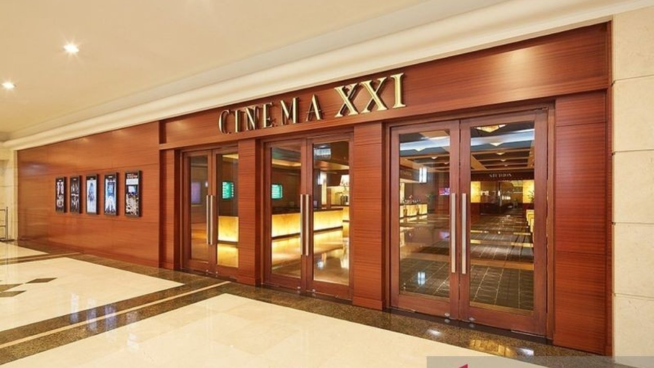 Cinema XXI berhasil membukukan pendapatan Rp929,2 miliar di kuartal I 2025, meskipun penjualan tiket bioskop sedikit menurun karena faktor musiman, namun kinerja bisnis tetap sehat dengan EBITDA positif dan ekspansi ke empat lokasi baru.