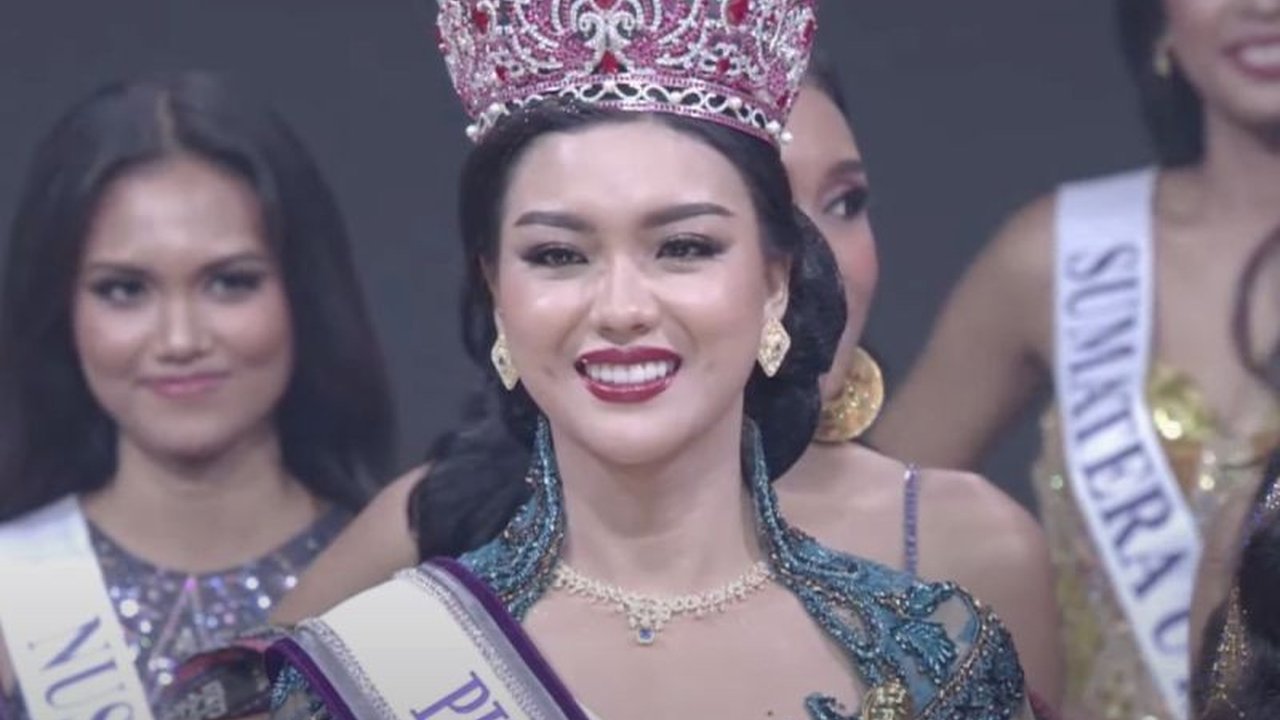 Firsta Yufi Amarta dari Jawa Timur dinobatkan sebagai Puteri Indonesia 2025 dalam sebuah malam puncak yang penuh kegembiraan dan persaingan ketat.
