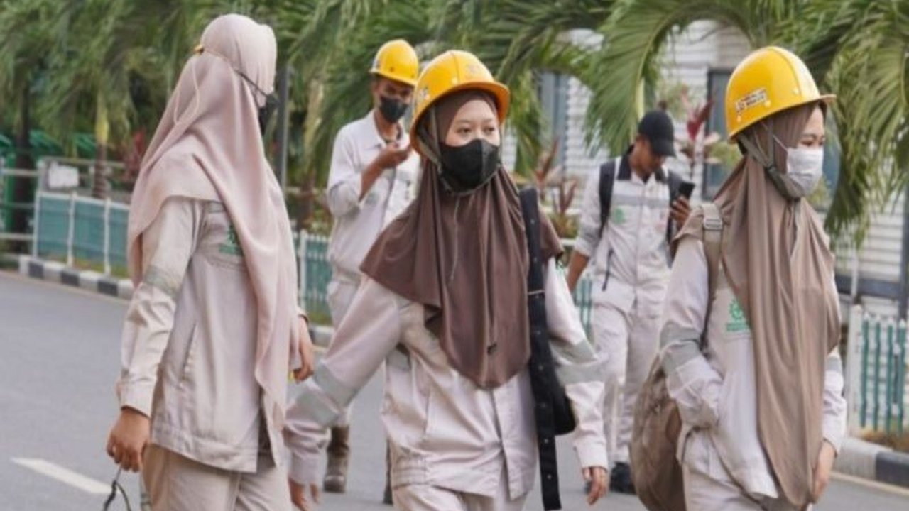 DPRD Sulawesi Tengah mendesak perusahaan untuk berkomitmen pada kesejahteraan buruh, termasuk upah layak dan jaminan keselamatan kerja, sebagai bagian dari peringatan Hari Buruh.
