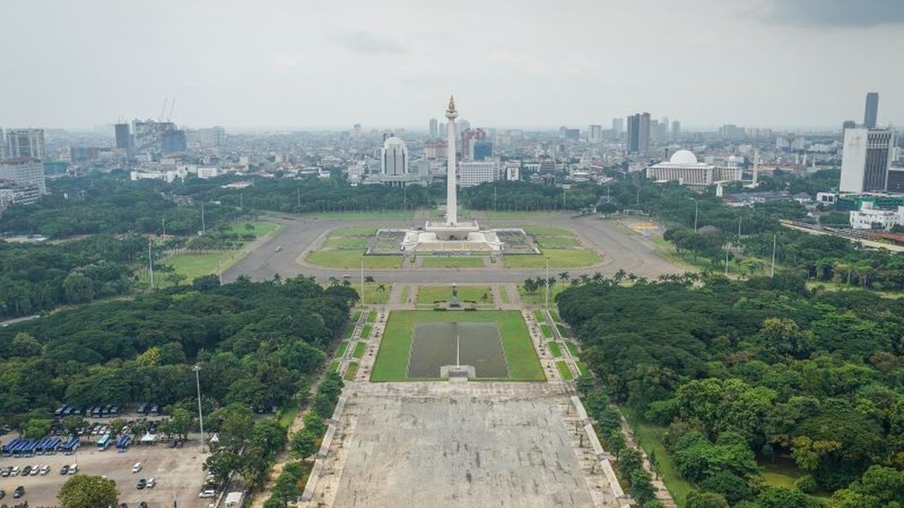 Polusi udara di Jakarta pagi ini kembali masuk kategori tidak sehat, menempati peringkat ke-10 dunia versi IQAir, dengan imbauan bagi warga untuk tetap waspada dan menjaga kesehatan.