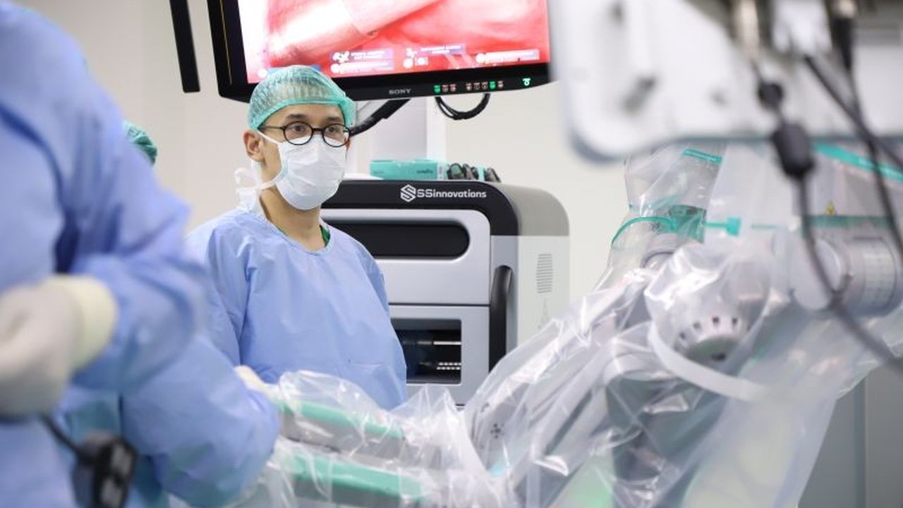 RSU Bunda Jakarta telah berhasil melakukan operasi bedah robotik generasi kedua, menandai kemajuan signifikan dalam layanan kesehatan di Indonesia dengan teknologi presisi tinggi dan pemulihan pasien yang lebih cepat.