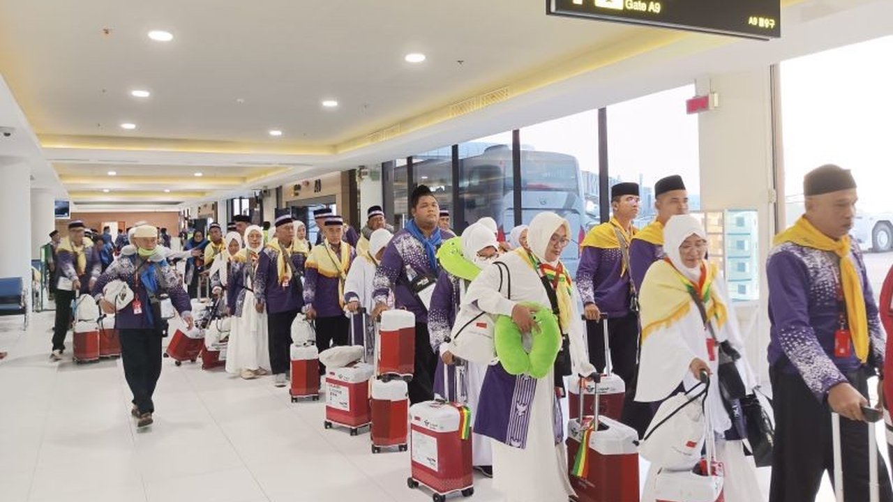 Bandara Internasional Hang Nadim Batam memberikan pelayanan prima dengan fasilitas modern dan lengkap untuk memastikan keberangkatan jamaah haji embarkasi Batam berjalan lancar dan nyaman.