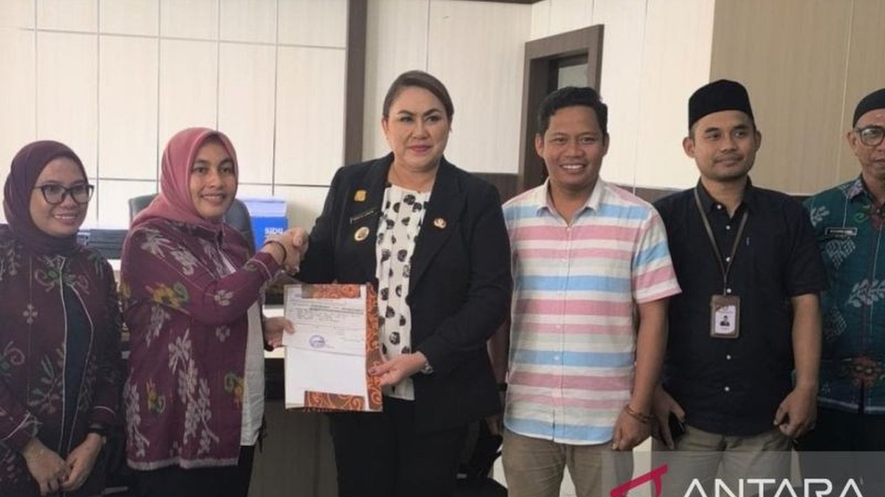 KPU Donggala mengembalikan sisa dana hibah Pilkada 2024 sebesar Rp1,48 miliar ke Pemda Donggala, sebagai bentuk komitmen transparansi dan akuntabilitas pemerintahan.