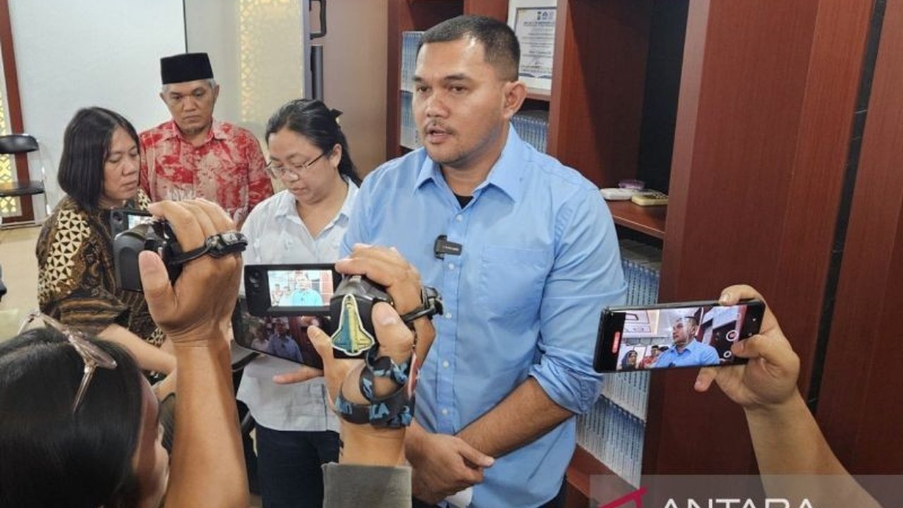 Dinas Pendidikan Sumut mengumumkan sistem penerimaan murid baru SMA/SMK tahun ajaran 2025-2026 dengan mengganti istilah zonasi menjadi domisili,  memberikan kesempatan lebih luas bagi siswa untuk mendaftar sekolah.