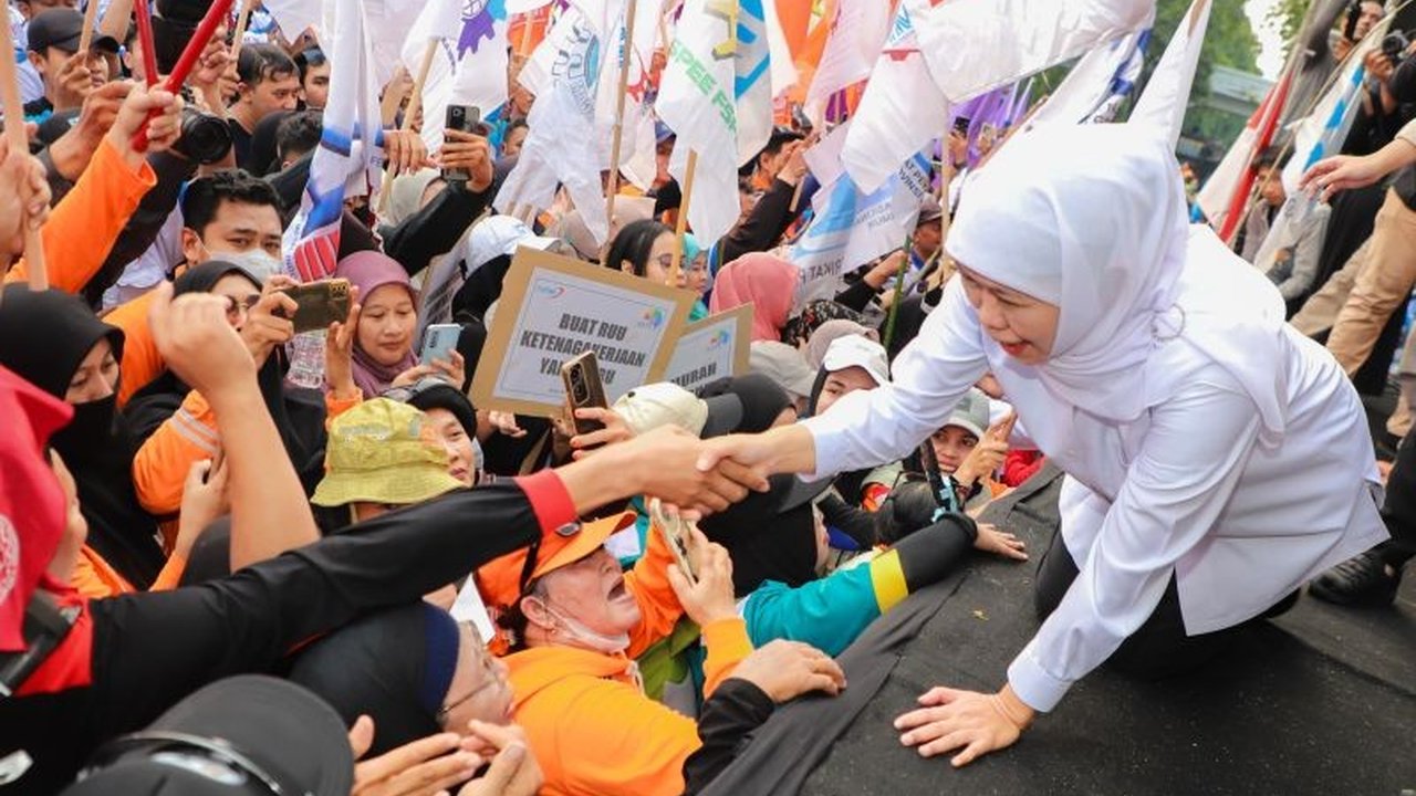 Pemerintah Provinsi Jawa Timur menerbitkan Surat Edaran (SE) yang melarang diskriminasi usia dalam rekrutmen kerja, mendorong kesetaraan kesempatan kerja bagi semua usia dan kelompok disabilitas.