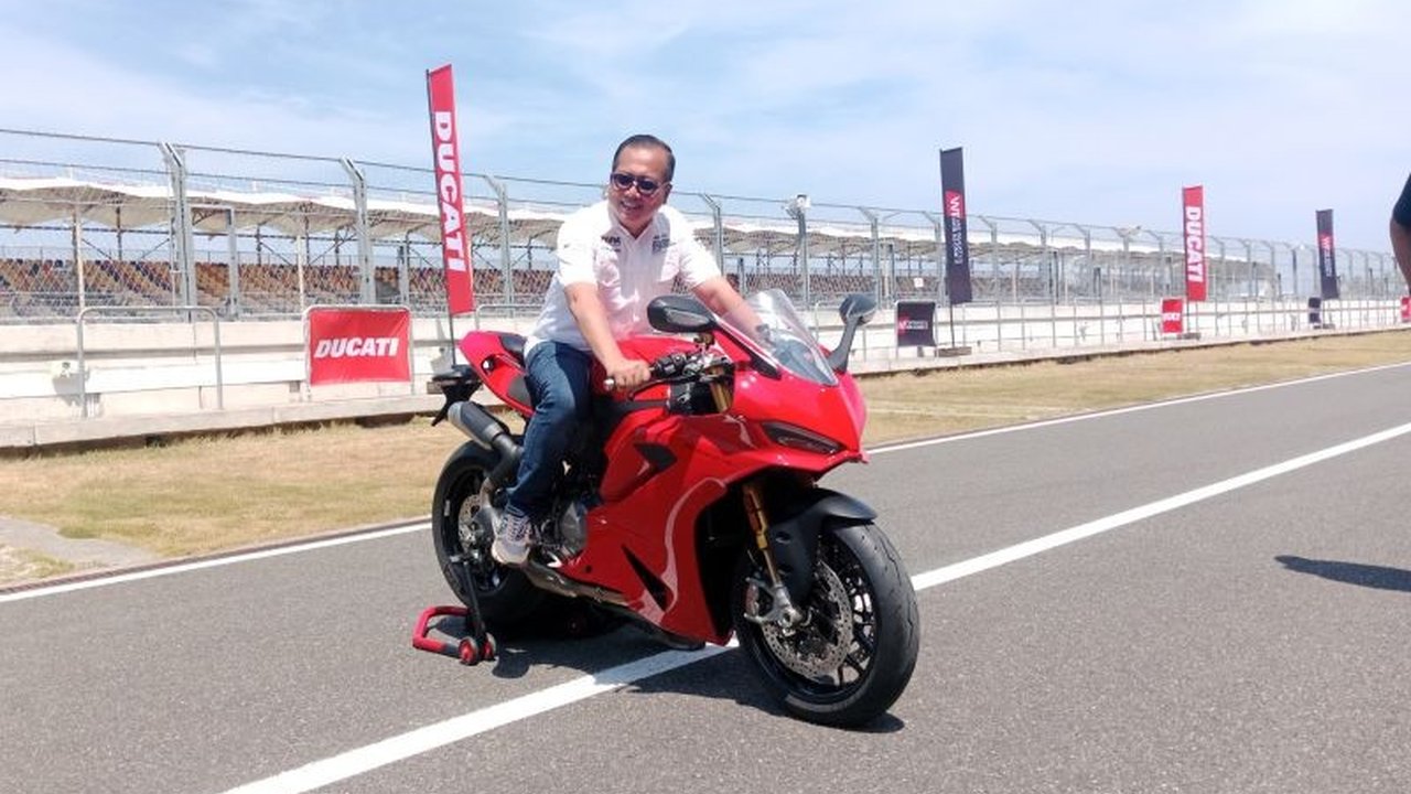 Ajang Ducatisti We Ride As One di Sirkuit Mandalika, NTB, diharapkan mampu mendongkrak sektor pariwisata daerah berkat ratusan peserta yang menjelajahi berbagai destinasi wisata di NTB.