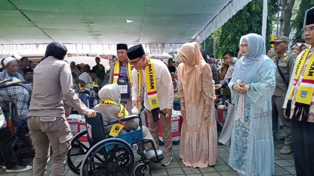 Wali Kota Mataram melepas 393 calon haji kloter tiga untuk berangkat ke Tanah Suci, setelah sempat diwarnai kekhawatiran soal visa.