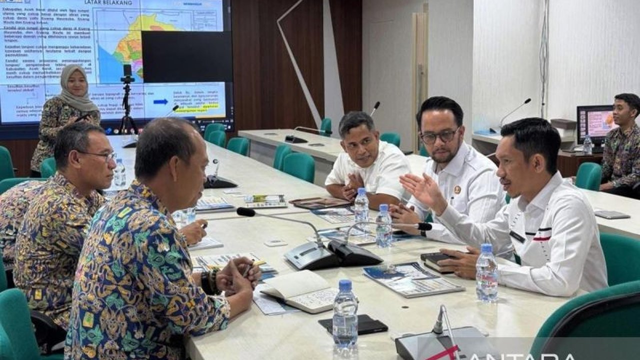 Pemerintah pusat menggelontorkan dana Rp135 miliar untuk membangun jembatan di Aceh Barat, guna meningkatkan aksesibilitas dan perekonomian masyarakat di wilayah Pantai Barat Selatan Aceh.