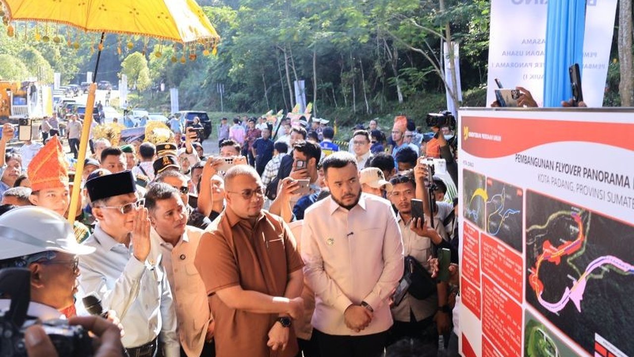 Kementerian PU memulai pembangunan Flyover Sitinjau Lauik Tahap I di Sumatera Barat, ditargetkan rampung Juli 2025, dengan tantangan pembebasan lahan masyarakat dan hutan lindung.