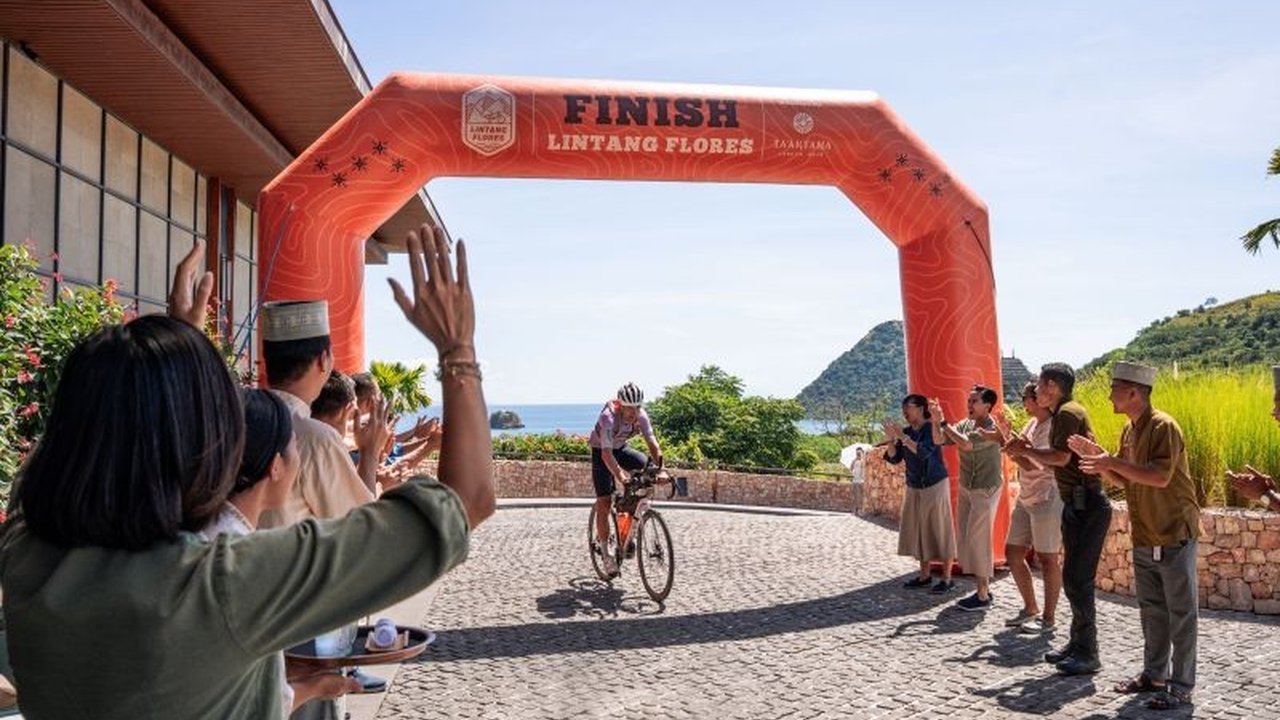 Stephen Lane dari Australia menjuarai Lintang Flores 2025 dengan waktu 55 jam 21 menit, memecahkan rekor sebelumnya dan menyoroti keindahan Flores.