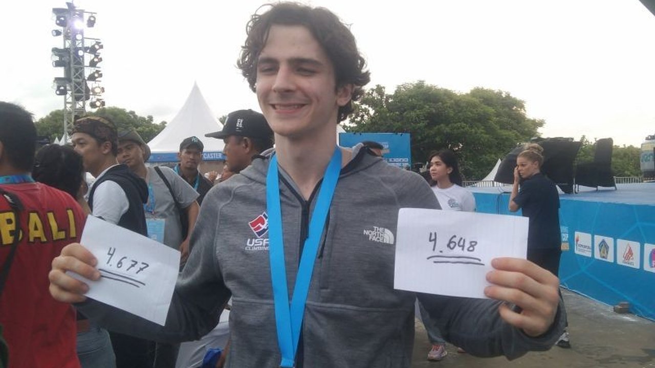 Atlet Amerika Serikat, Samuel Watson, pecahkan rekor dunia panjat tebing di Nusa Dua, Bali, dengan catatan waktu 4,64 detik, mengalahkan rekor sebelumnya yang ia buat sendiri.