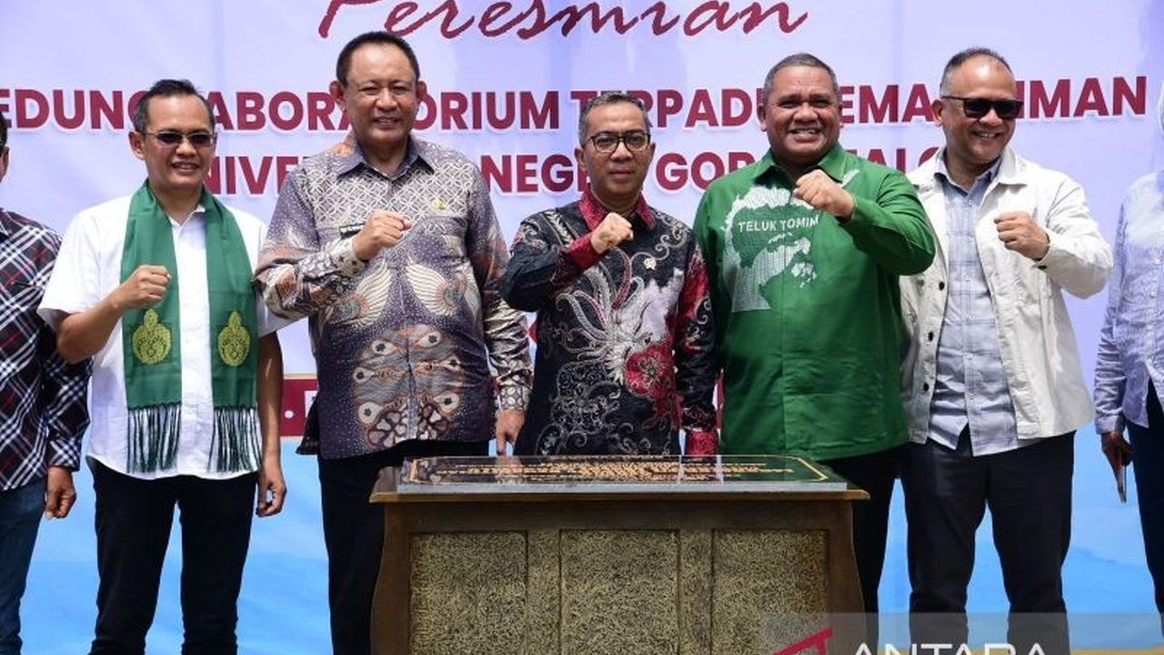 Mendikbudristek, Brian Yuliarto, mengusulkan program KIP Daerah untuk meningkatkan akses beasiswa mahasiswa, khususnya di daerah, dengan kewajiban penelitian masalah daerah sebagai kontribusi.
