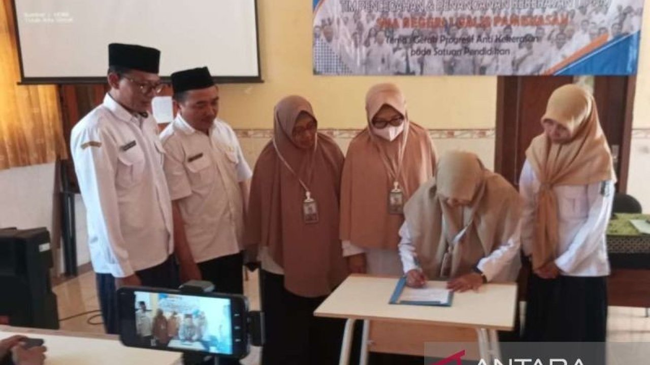 Kabupaten Pamekasan, Jawa Timur, membentuk Tim Pencegahan dan Penanganan Kekerasan (TPPK) di berbagai lembaga pendidikan untuk menciptakan lingkungan belajar yang ramah, aman, dan bebas dari perundungan, sebagai tindak lanjut Permendikbudristek Nomor 46 T
