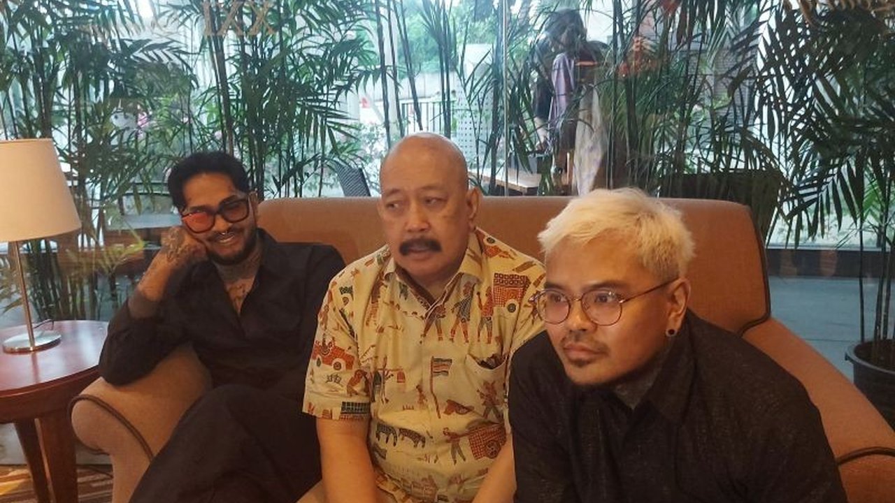 Dwi Sasono dan keluarga memanfaatkan liburan sekolah dengan cara unik dan positif, yaitu membintangi film 'Keluarga Super Irit', yang mengajarkan nilai-nilai keluarga dan kreativitas.