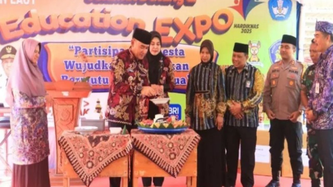 Bupati Tanah Laut, H. Rahmat Trianto, mengajak seluruh elemen masyarakat untuk berpartisipasi aktif dalam membangun dunia pendidikan di Tanah Laut, dibuktikan dengan penyelenggaraan Education Expo 2025.