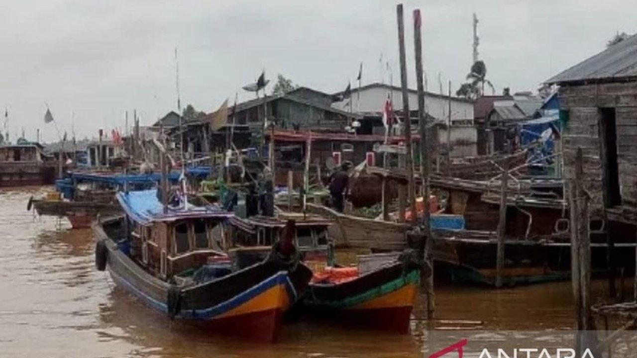 Pemkab Tanjung Jabung Timur mengalokasikan Rp700 juta dari APBD untuk memberikan asuransi kepada 3.150 nelayan, sebagai bentuk perlindungan dan pemberdayaan nelayan pesisir.