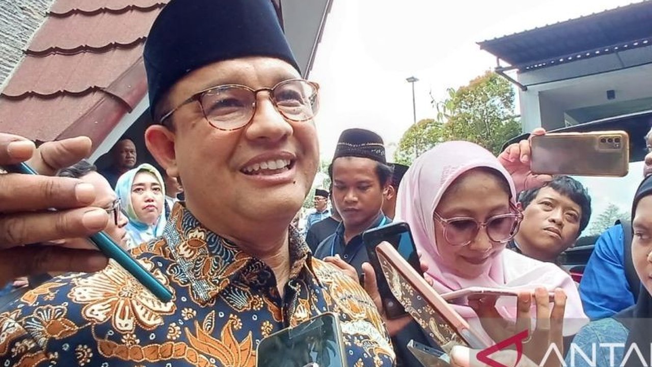 Anies Baswedan dalam kunjungannya ke Kediri menyerukan perbaikan pendidikan di Indonesia dan mempererat silaturahmi dengan para simpatisan.