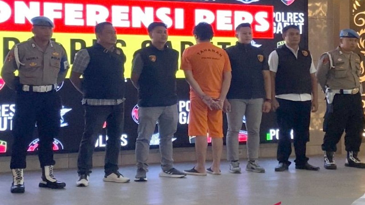 Oknum dokter kandungan di Garut, Jawa Barat, ditetapkan sebagai tersangka atas kasus pelecehan seksual terhadap lima pasiennya, dengan modus pemeriksaan kandungan.