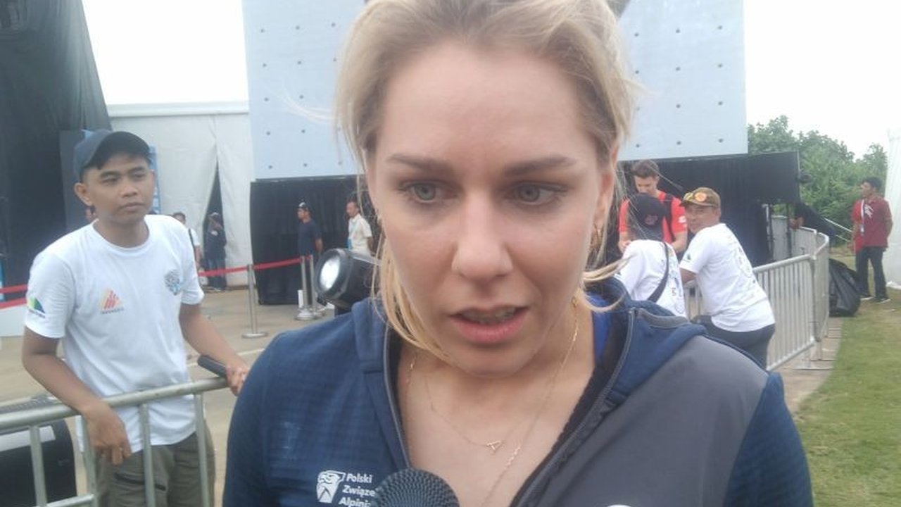 Atlet Polandia, Miroslaw Aleksandra, raih medali emas kategori speed putri Piala Dunia Panjat Tebing 2025 di Bali, mengalahkan atlet China dan Indonesia.
