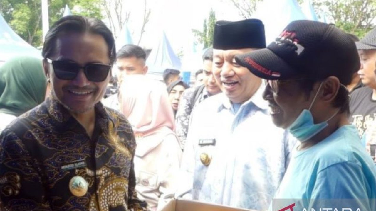 Program pilah sampah yang ditukar dengan sembako di Banjarmasin berhasil mengumpulkan 6,2 ton sampah, menjadi solusi mengatasi darurat sampah dan mendorong pengelolaan sampah berkelanjutan.