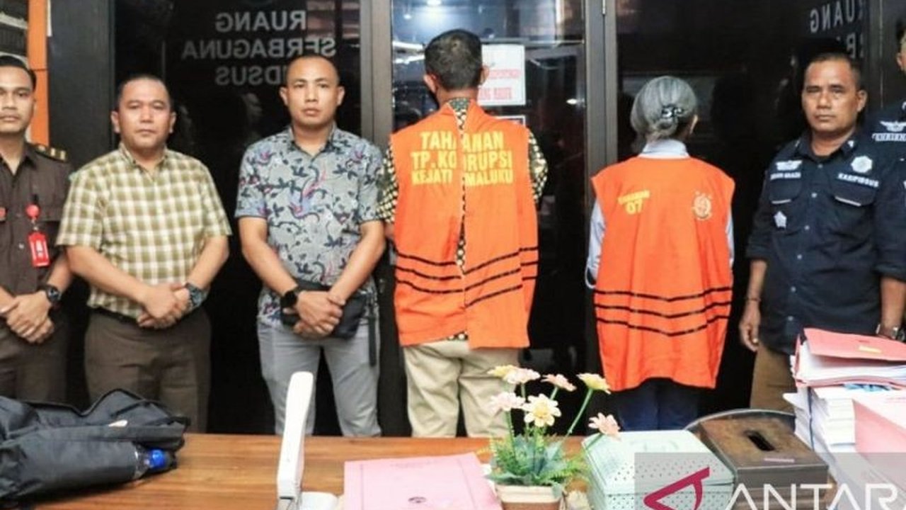 Kejari Seram Bagian Barat (SBB) Maluku menetapkan dua tersangka dalam kasus korupsi dana bansos tahun 2020 yang merugikan negara hingga Rp5,5 miliar.