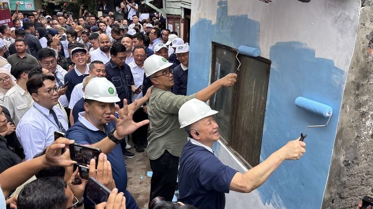 Menteri PKP, Maruarar Sirait, menargetkan penyelesaian perbaikan 500 Rumah Tidak Layak Huni (Rutilahu) di Bandung, yang didanai Agung Sedayu Group, dalam waktu maksimal enam bulan.