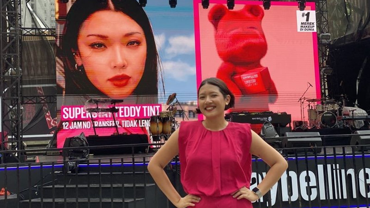 Tren lip tint matte sedang booming di Indonesia, Maybelline Indonesia meluncurkan 5 warna baru 'Party-Ready Super Stay Teddy Tint' untuk memenuhi permintaan pasar yang dinamis.