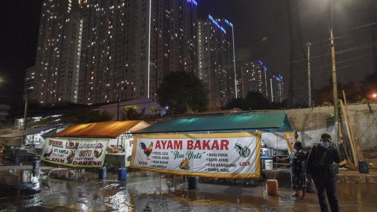 Hujan deras di Jakarta menyebabkan banjir di beberapa wilayah, 14 warga Ciganjur mengungsi sementara BPBD DKI melakukan penanganan dan pemantauan.