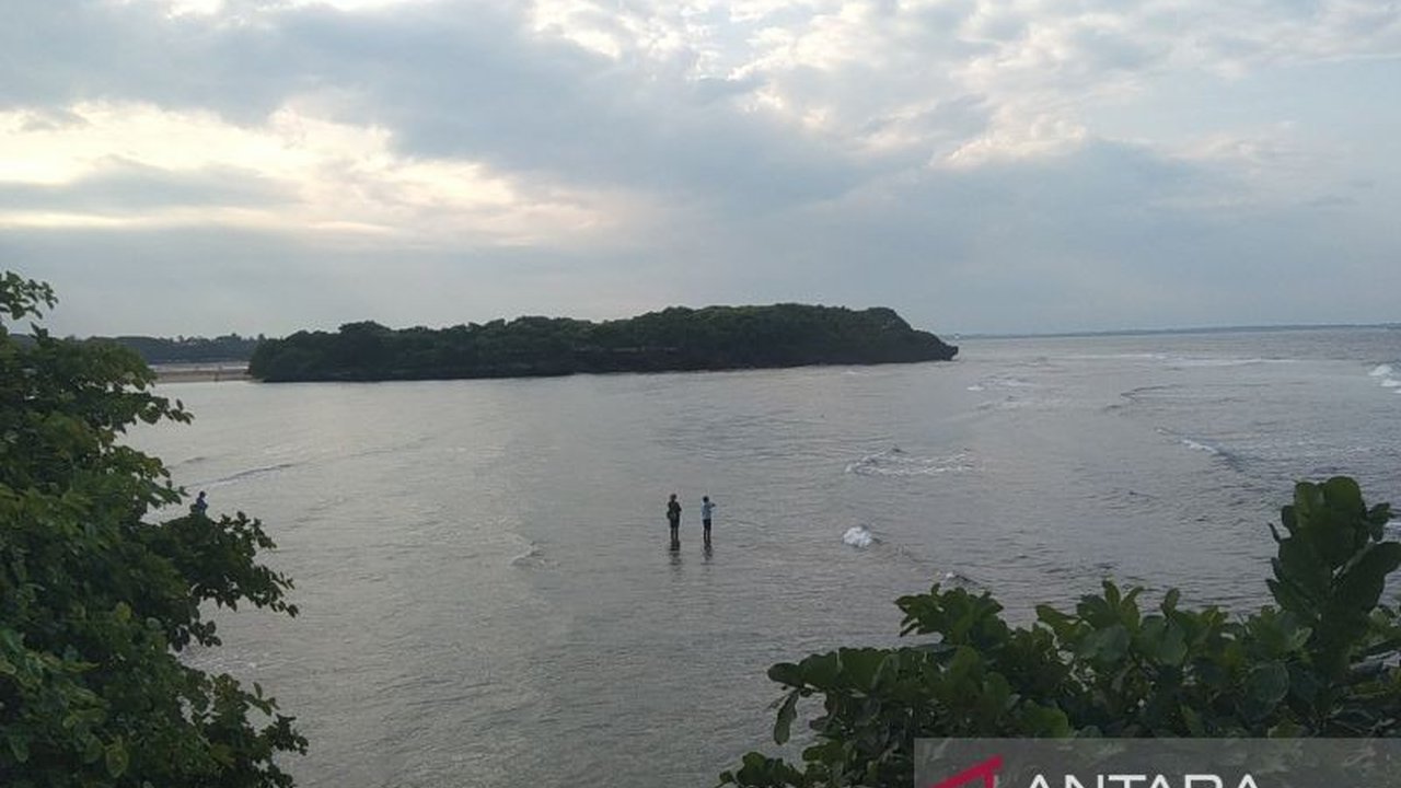 BBMKG memprakirakan gelombang laut setinggi 4 meter akan menerjang perairan selatan Bali pada 5-8 Mei 2025, mengancam keselamatan pelayaran dan aktivitas nelayan.