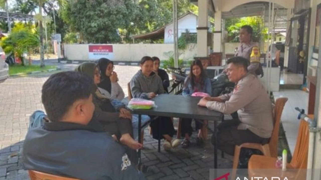 Polda Sulut melalui Polsek Malalayang gencar sosialisasikan aplikasi Polri Super App dan E-RNM untuk tingkatkan pelayanan publik dan penanggulangan narkoba di Sulawesi Utara.